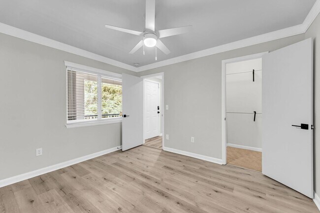 Building Photo - 266 Alexandra Dr