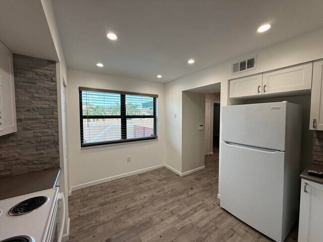 Building Photo - 6670 Villa Sonrisa Dr