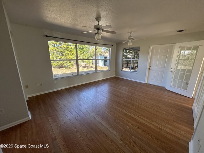 Building Photo - 832 Thomas Barbour Dr