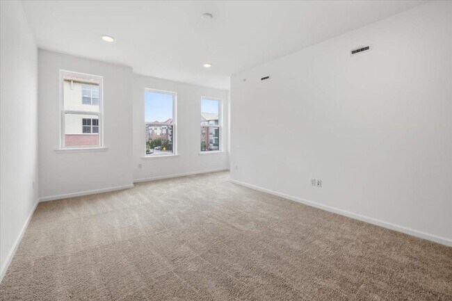 Building Photo - 200 Balsam St