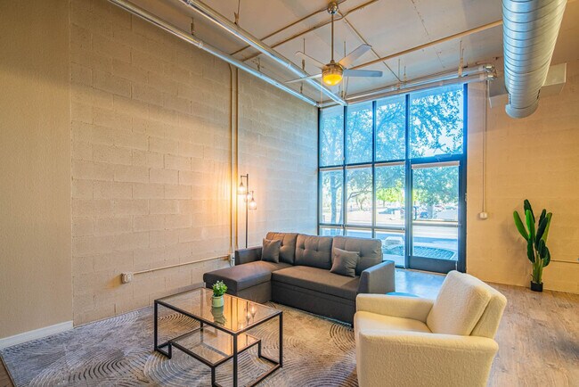 Building Photo - 1275 E University Dr