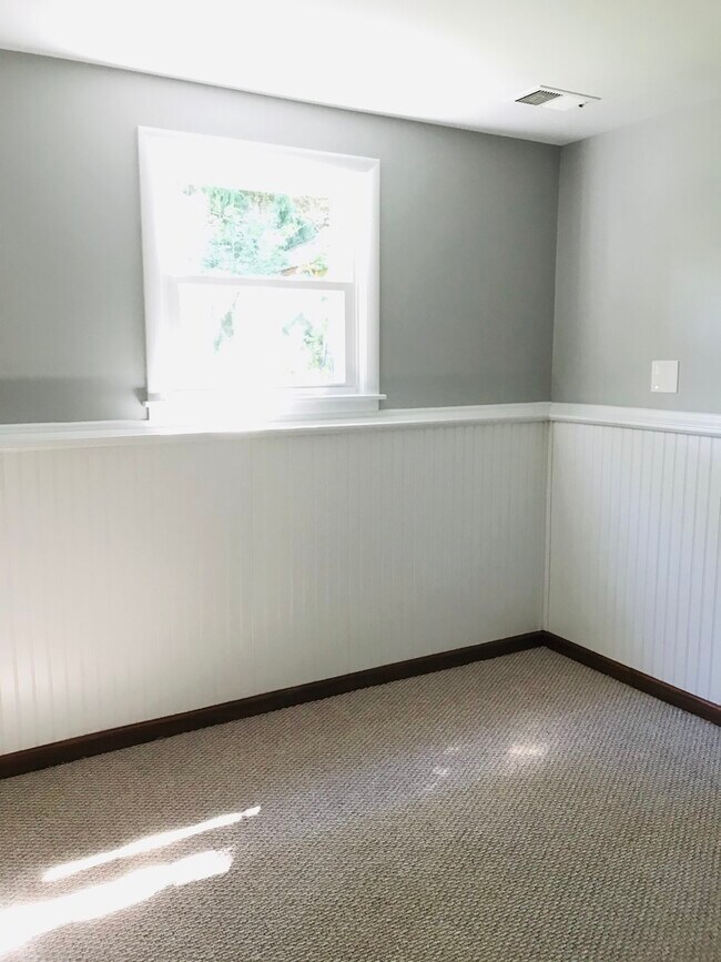 Building Photo - 724 Burning Tree Ln