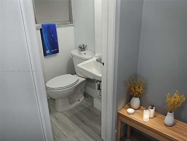 Building Photo - 1910 SW 17th Ave