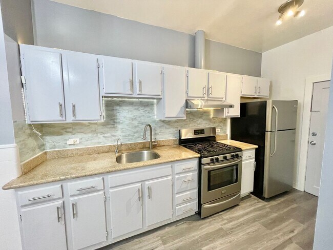 Building Photo - Prime North Beach 3Bed/1Bath with City Vie...