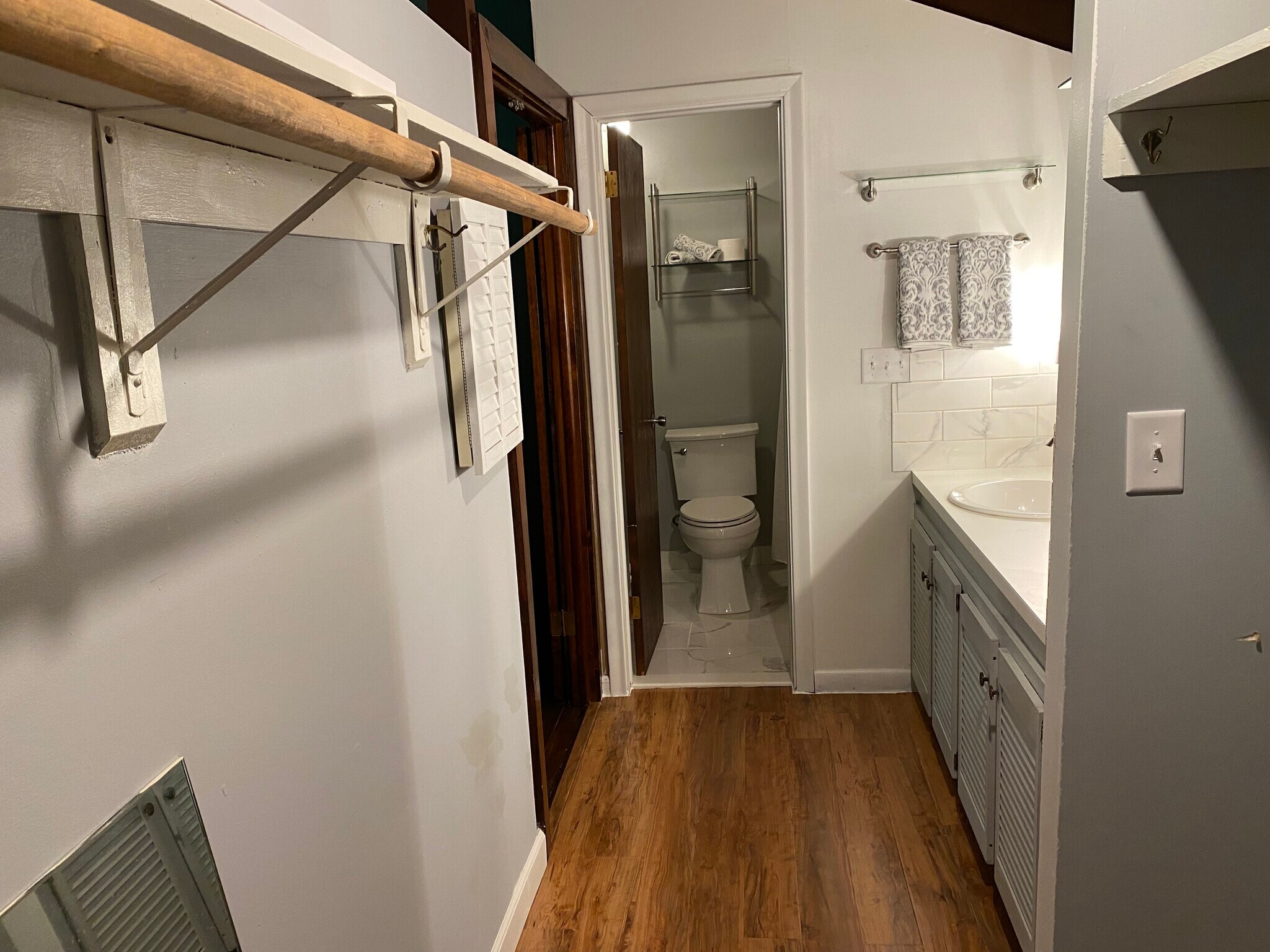 Building Photo - 14B Country Squire Dr