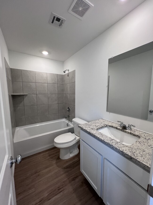 Building Photo - 2305 Wolford Ct