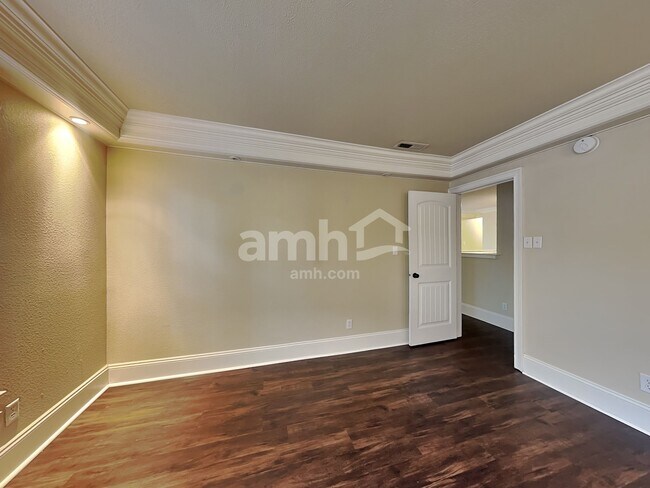 Building Photo - 12925 Old Glory Dr