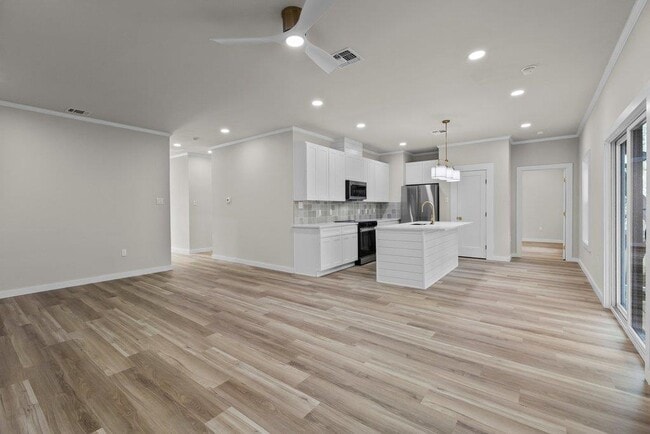 Building Photo - 30 Wood Glen Dr