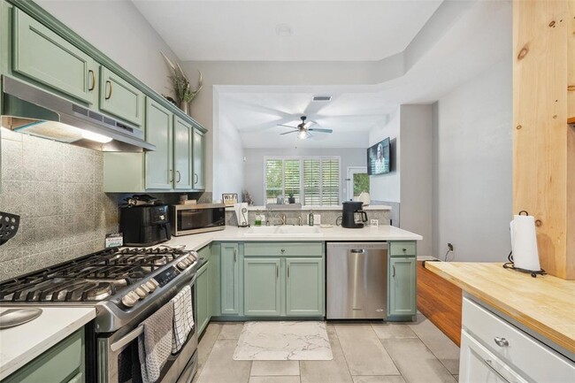 Building Photo - 64 S Piper Trace