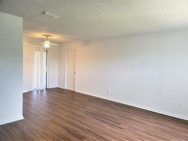 Building Photo - 311 SW Virden Ct