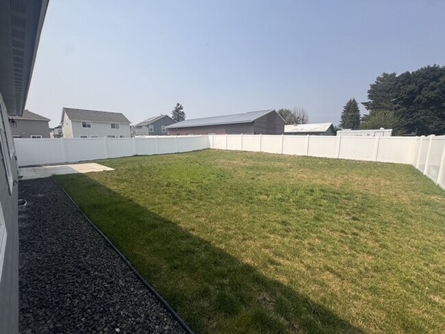 Building Photo - Luxury 4 Bed, 2 Bath Rancher in Spokane Valley!