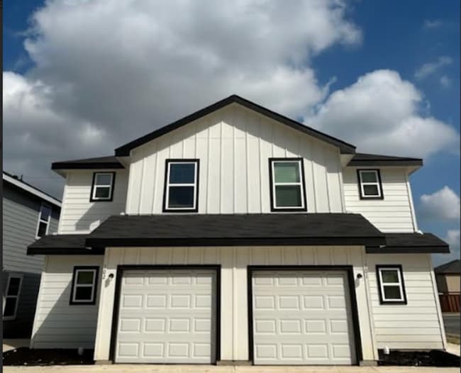 Building Photo - MOVE IN SPECIAL!! CALL FOR MORE DETAILS!