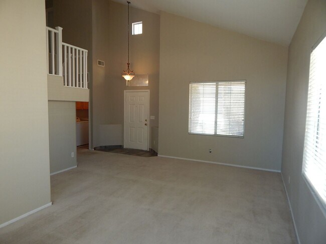 Building Photo - Gorgeous 3Bed/3Bath 2 Story home w/ office...