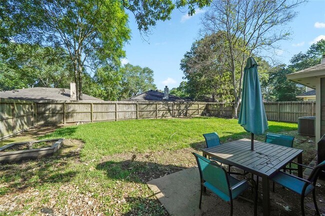 Building Photo - 2911 Parkwood Manor Dr