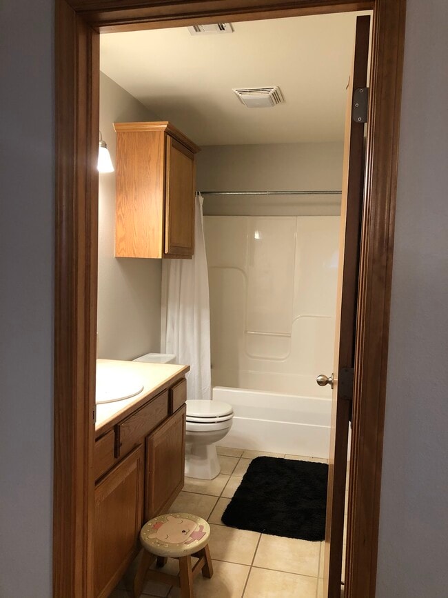 Building Photo - 2203 S Devin Lea St