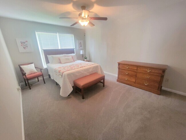 Building Photo - 20 N Lake Pointe Dr