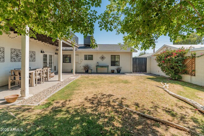 Building Photo - 4146 E Glenrosa Ave