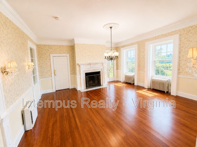 Building Photo - 7296 Fenton Farm Ln