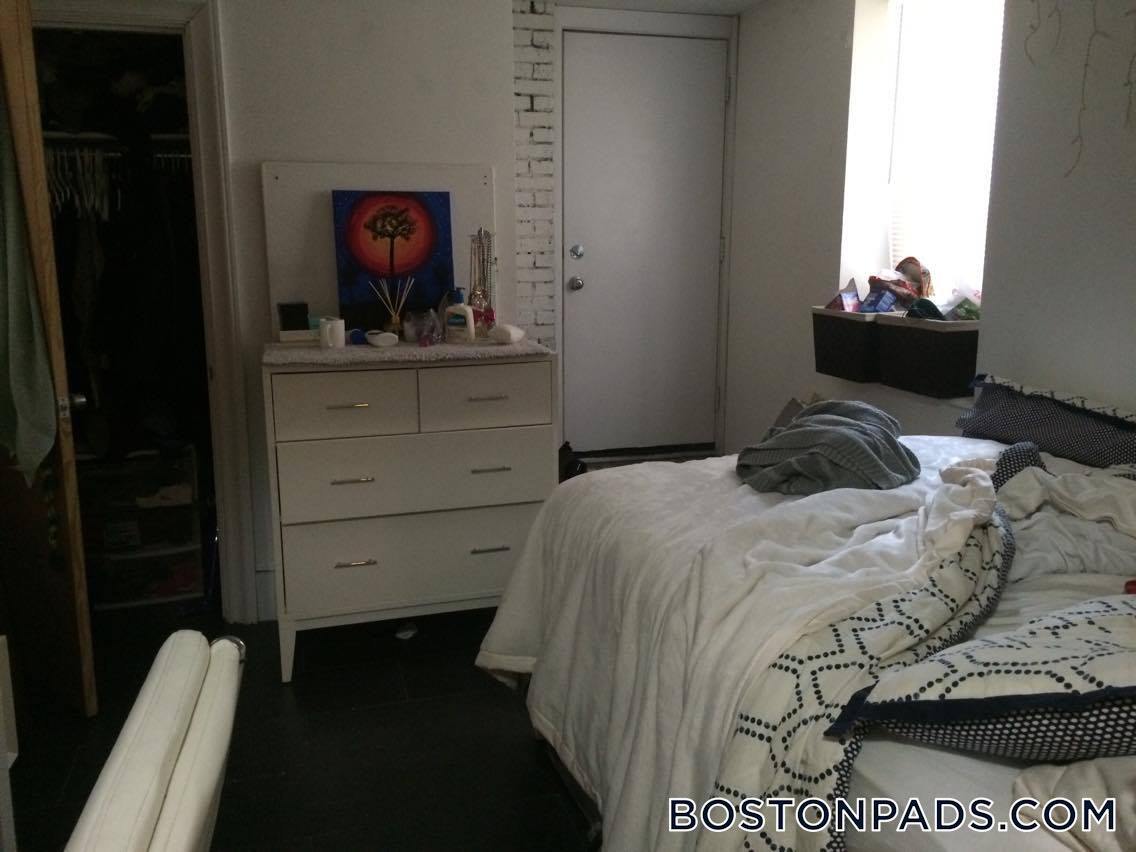 Building Photo - 64 Louis Prang St