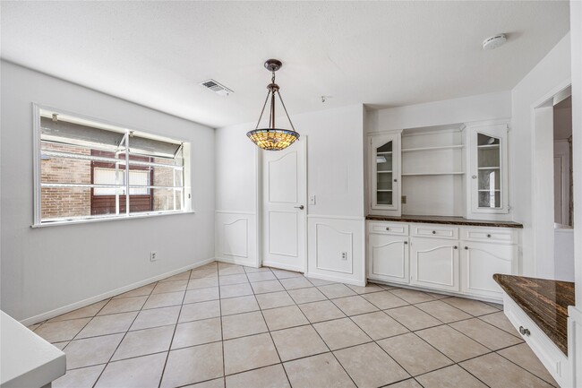 Building Photo - 11906 Pepperdine Ln