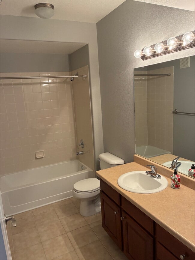 Building Photo - Beautiful Updated 2-Bedroom, 2 Full Bathroom Mid-Rise Condo Available ASAP!