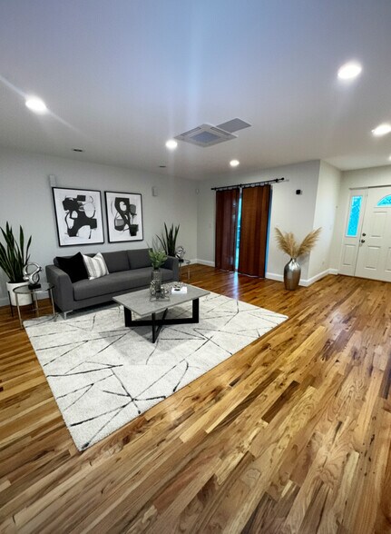 Building Photo - 520 N Terrace Ave