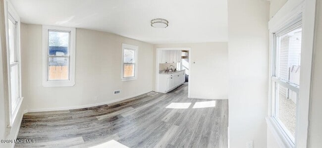 Building Photo - 7 Front St