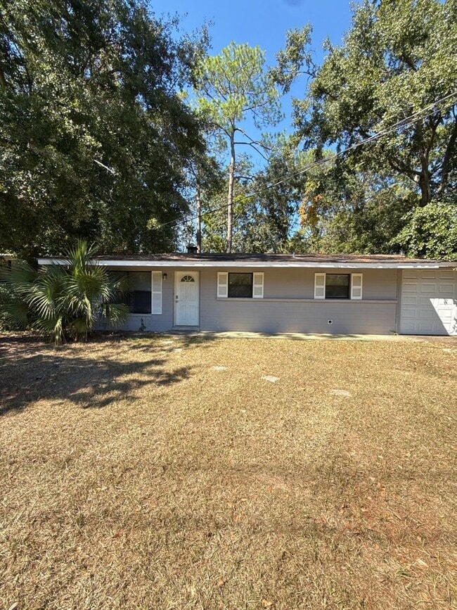 Primary Photo - 4 bed/ 2.5 bath home, large yard! Availabl...