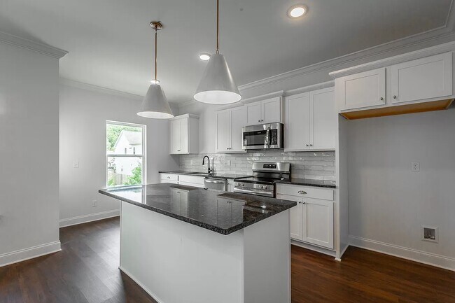 Building Photo - 5562 Stream Ln