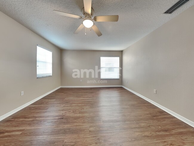 Building Photo - 8837 Royal Enclave Blvd