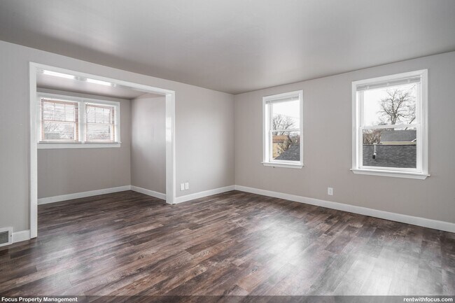 Building Photo - 854 2nd St