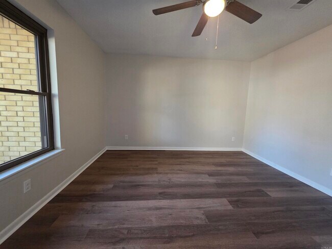 Building Photo - 5716 Woodridge Ln