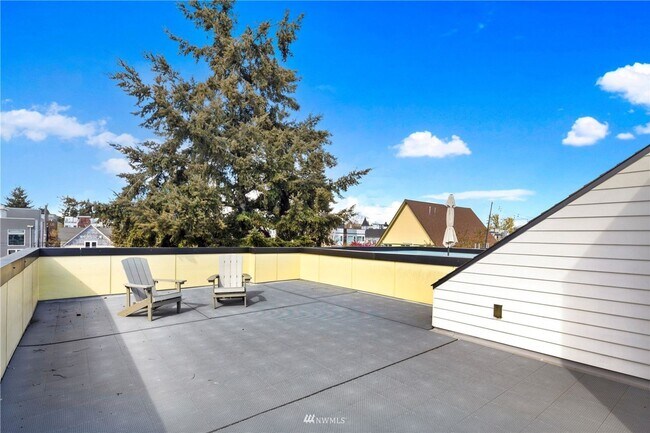 Building Photo - Contemporary 3 Bed 2.5 Bath Home with Rooftop Deck in Ballard