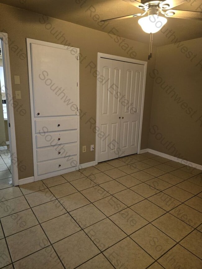 Building Photo - 613 N Avenue Q