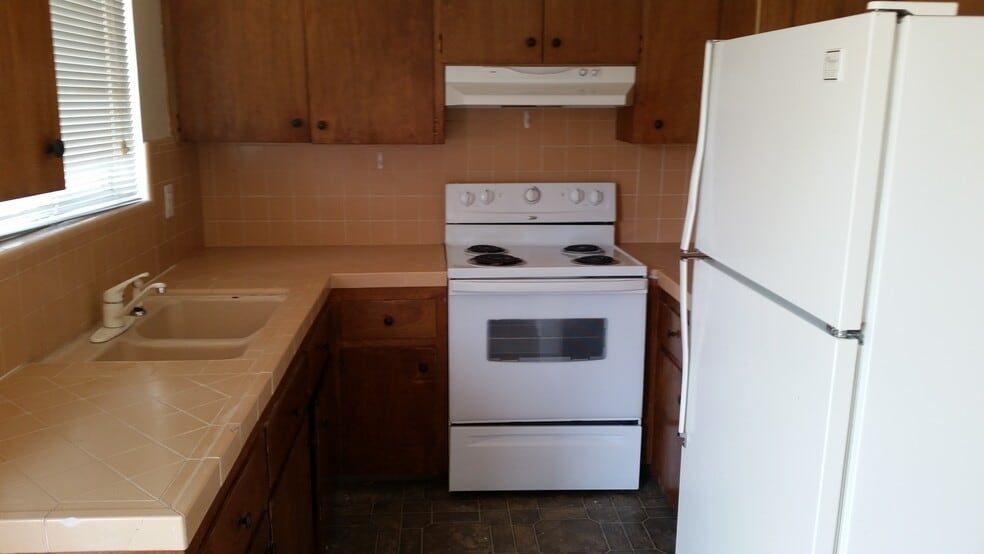 Primary Photo - 645 Colorado River Blvd