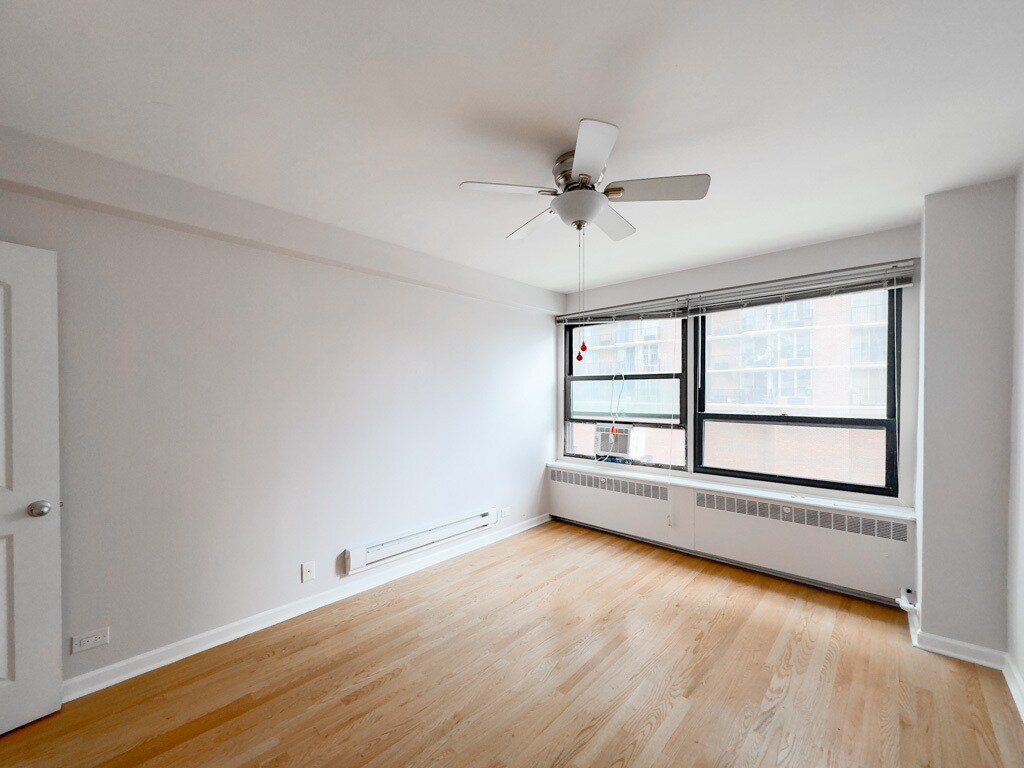 Building Photo - 4180 N Marine Dr