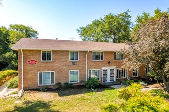 Building Photo - Greenwood Manor