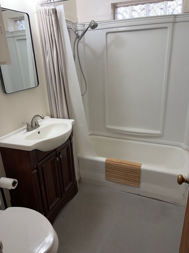 Building Photo - 2 Bedroom, 1 Bathroom Home near Nob Hill/UNM/UNMH