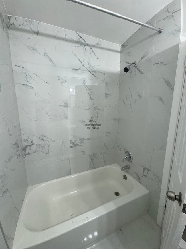 Building Photo - 10008 Jeanes St