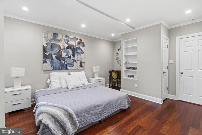 Building Photo - 1901 Walnut St