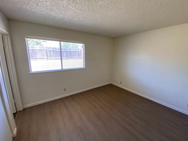 Building Photo - 6804 Harlequin Way