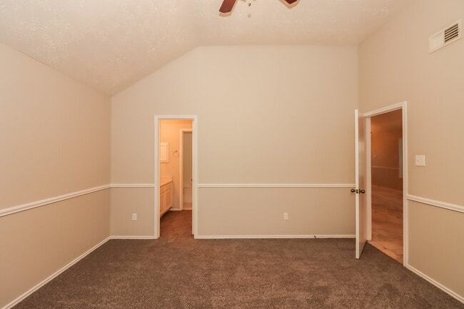 Building Photo - 12314 Meadow Ridge Dr