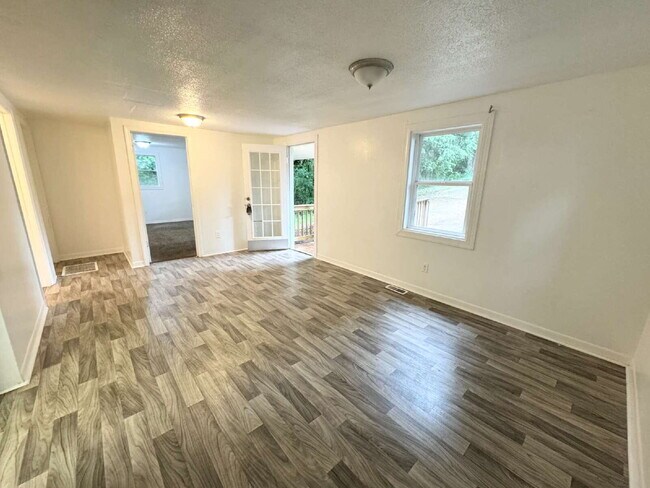 Building Photo - Two-Bedroom Rental in North Hall – Updated...