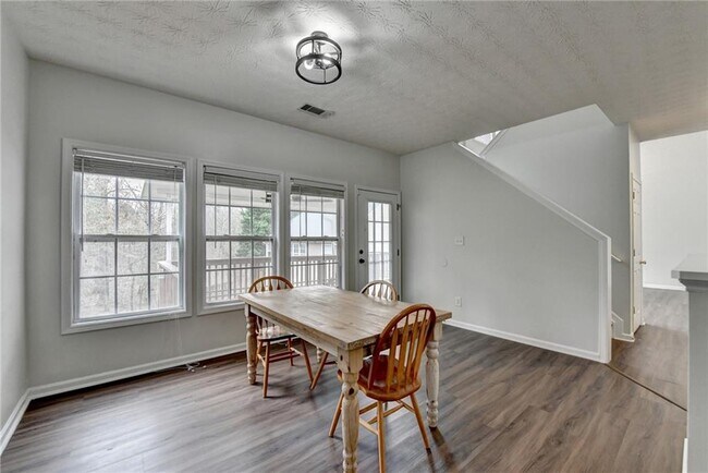 Building Photo - 6670 Island Pointe Dr