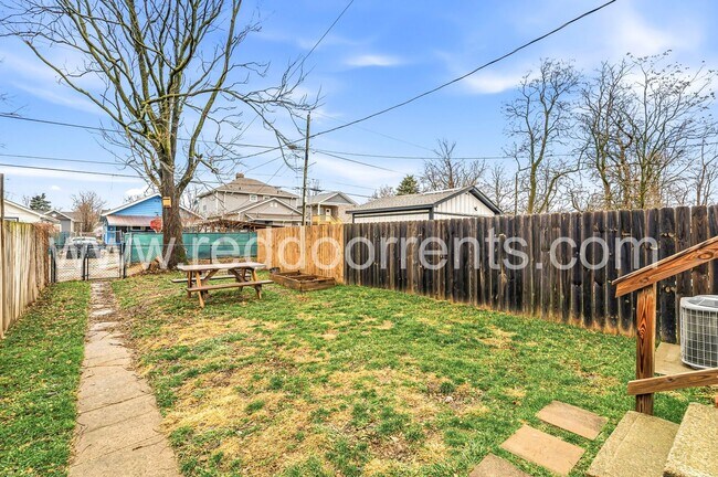 Building Photo - Spacious and Convenient 3-Bedroom Home in Indianapolis