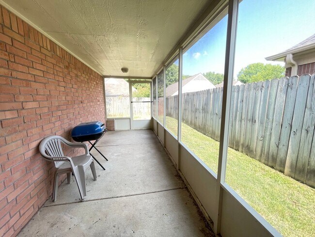 Building Photo - 5884 Alexandria Ln
