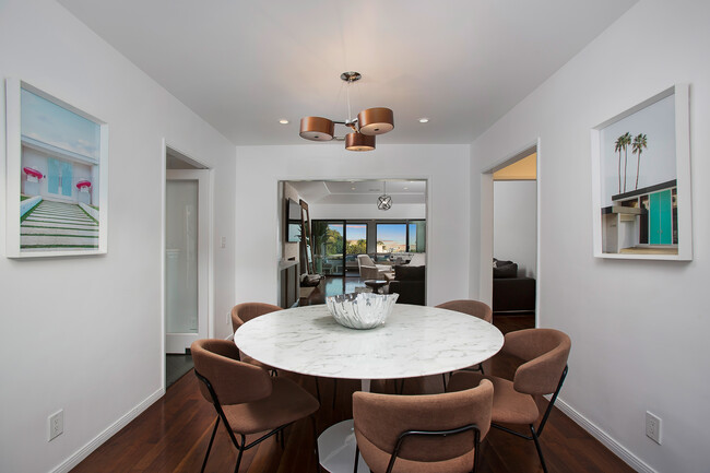 Building Photo - 1733 Sunset Plaza Dr