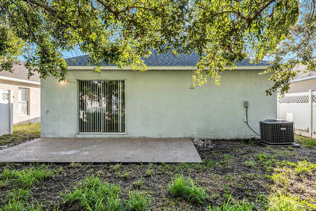 Building Photo - 1020 Brenton Leaf Dr