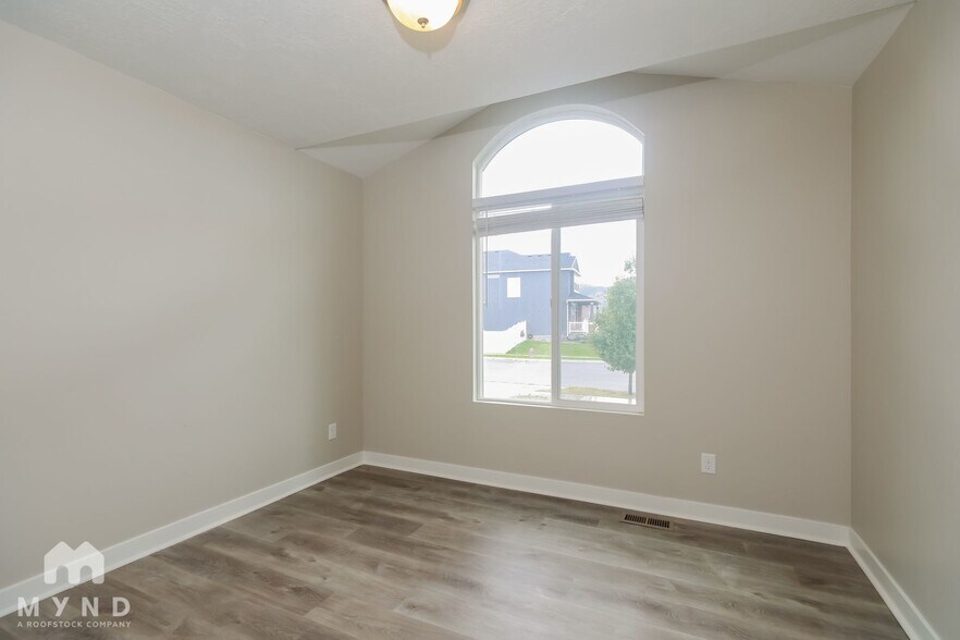 Building Photo - 426 Diamant Ln