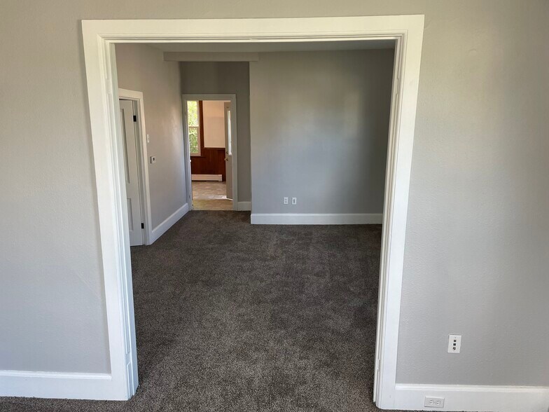 Building Photo - 1638 Saemann Ave